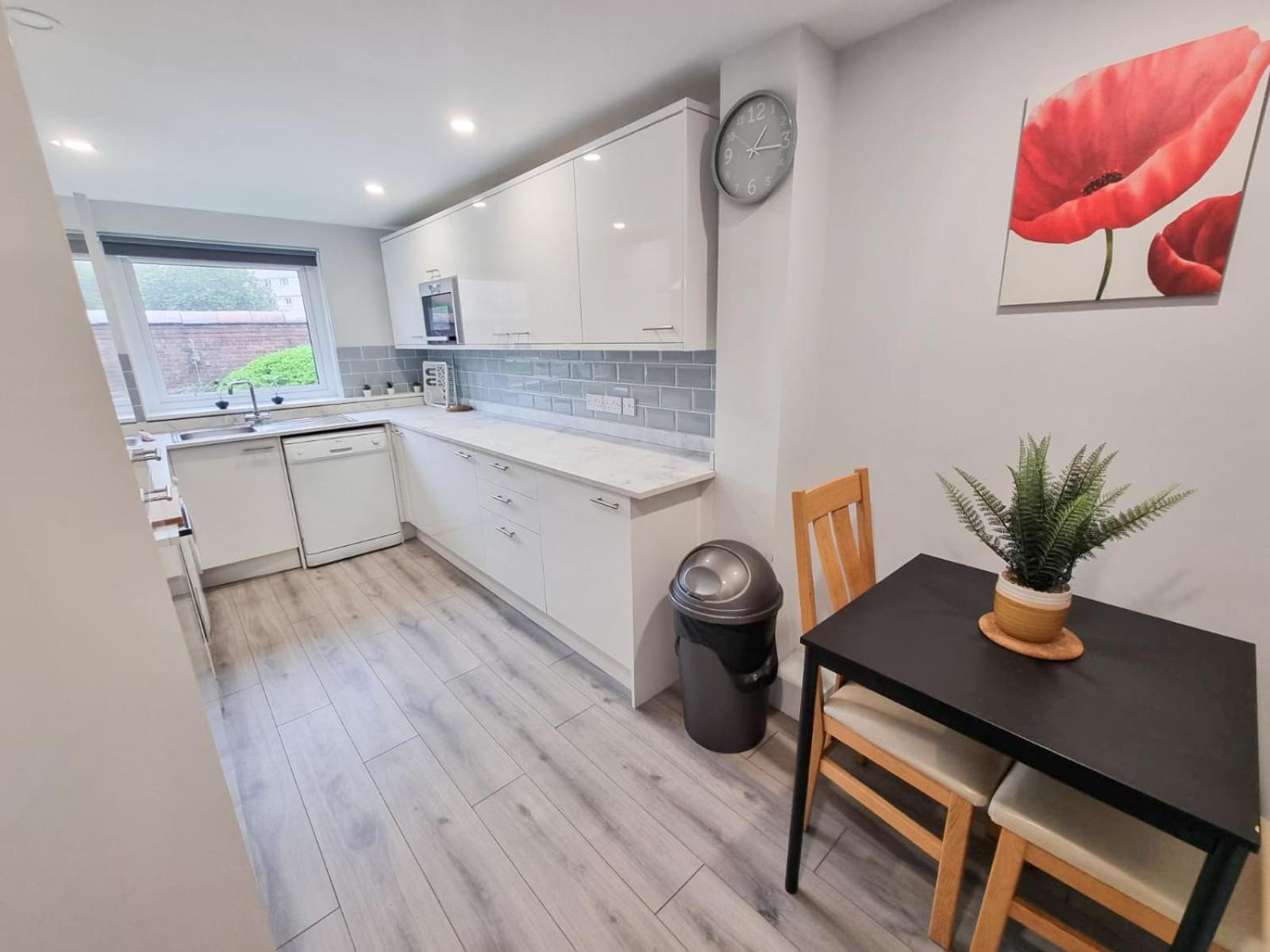 Apartment Westfield 2 Bedroom - *