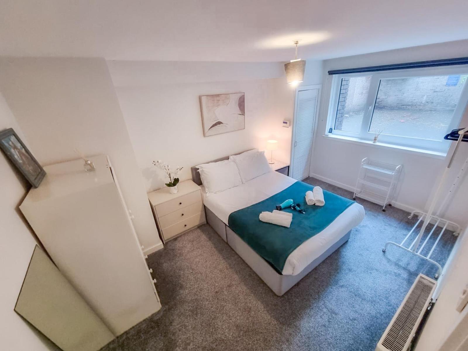 Westfield 2 Bedroom - * Edinburgh
